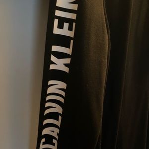 Sweatshirt dress right above knee